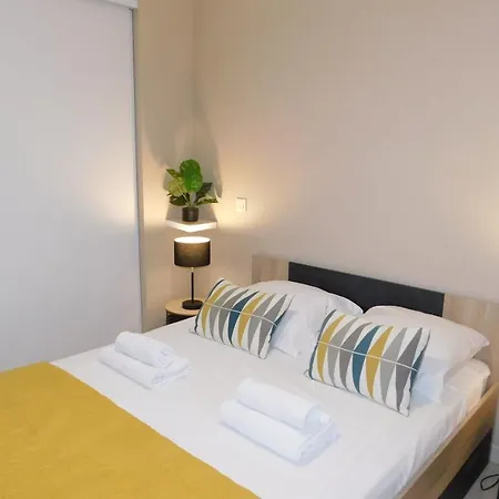 Cosy T2 Eden Blue Air-conditioned With Parking